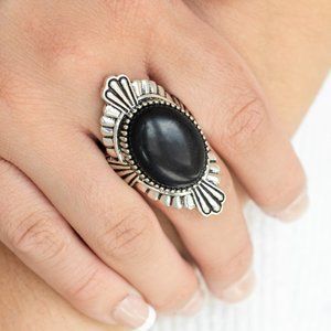 NWT Pioneer Party black mound stretch ring